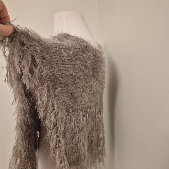 Taupe Sweater Shrug For Comfort and Easy Movement 1 Size - Picture 4 of 6